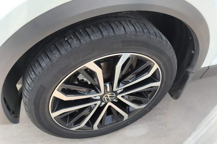 Used Volkswagen T-ROC 2022 280TSI DSG Two-Wheel Drive Comfort PLUS Left Front Wheel Hub