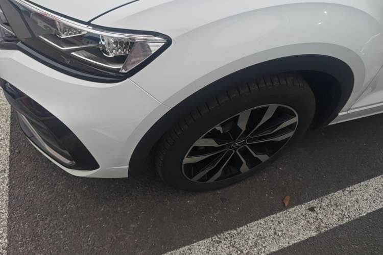Used Volkswagen T-ROC 2022 280TSI DSG Two-Wheel Drive R-Line Pro PLUS Left Front Wheel Hub