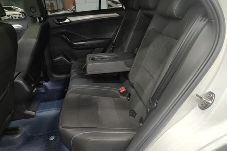 Used Volkswagen T-ROC 2022 280TSI DSG Two-Wheel Drive R-Line Pro PLUS Left Rear Seat