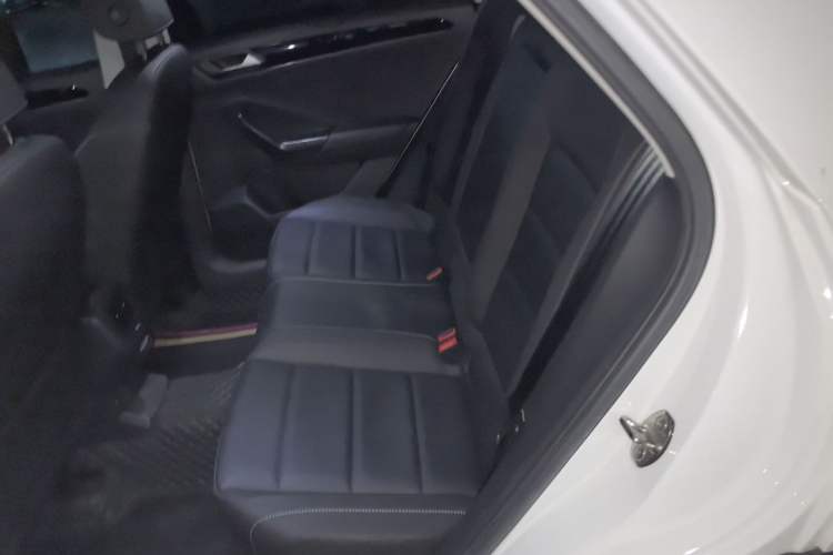 Used Volkswagen T-ROC 2022 280TSI DSG Two-Wheel Drive Comfort PLUS Left Rear Seat