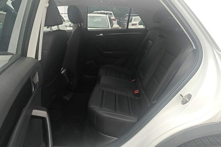 Used Volkswagen T-ROC 2022 280TSI DSG Two-Wheel Drive Comfort PLUS Left Rear Seat