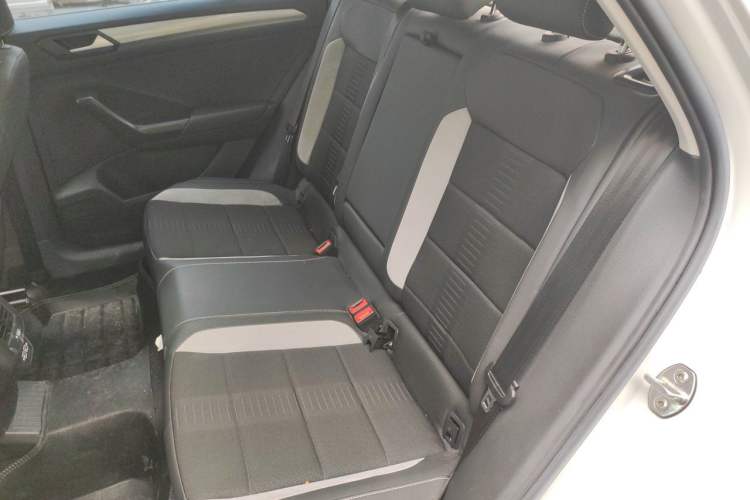Used Volkswagen T-ROC 2022 280TSI DSG Two-Wheel Drive Elite PLUS Left Rear Seat