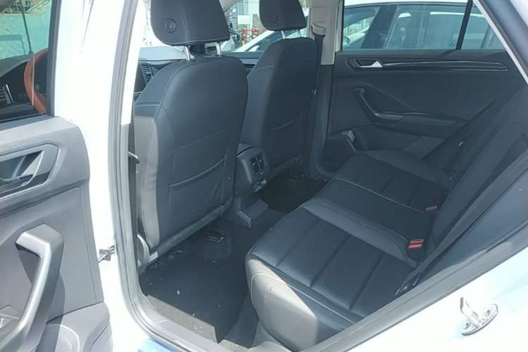 Used Volkswagen T-ROC 2022 280TSI DSG Two-Wheel Drive Elite PLUS Left Rear Seat