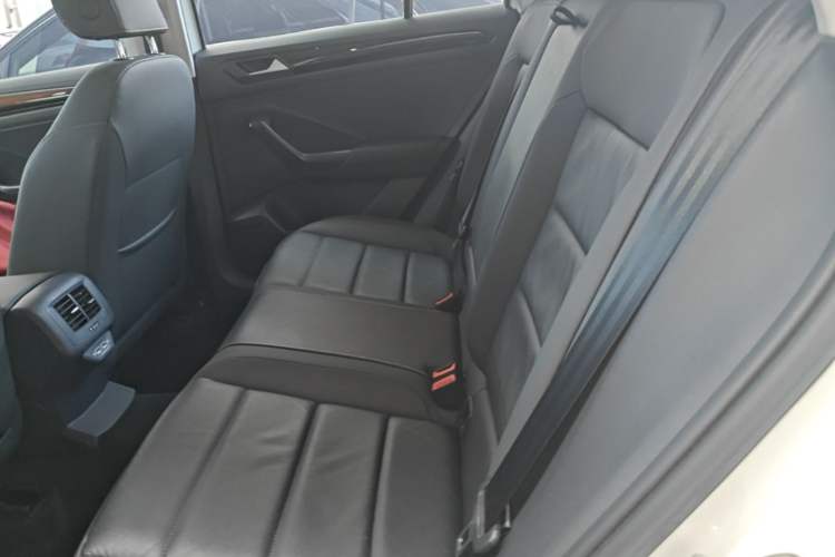 Used Volkswagen T-ROC 2022 280TSI DSG Two-Wheel Drive Elite PLUS Left Rear Seat