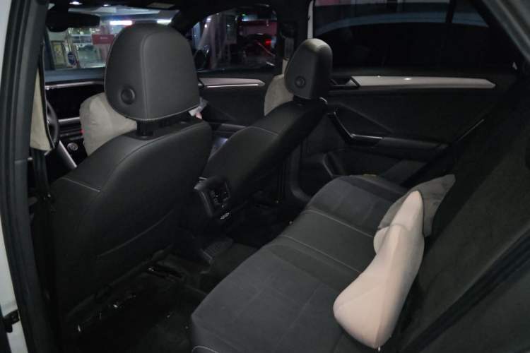 Used Volkswagen T-ROC 2022 280TSI DSG Two-Wheel Drive R-Line Pro PLUS Left Rear Seat