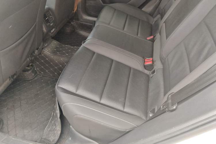 Used Volkswagen T-ROC 2022 280TSI DSG Two-Wheel Drive Comfort PLUS Left Rear Seat