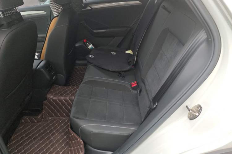 Used Volkswagen T-ROC 2022 280TSI DSG Two-Wheel Drive R-Line Pro PLUS Left Rear Seat