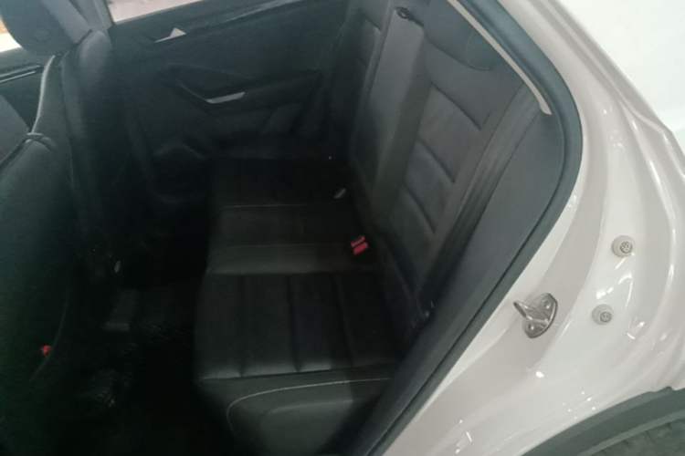 Used Volkswagen T-ROC 2022 280TSI DSG Two-Wheel Drive Comfort PLUS Left Rear Seat