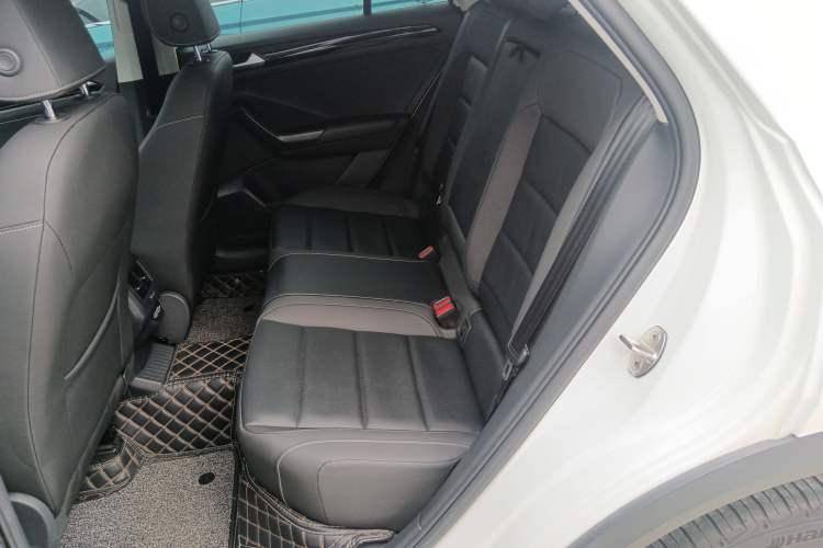 Used Volkswagen T-ROC 2022 280TSI DSG Two-Wheel Drive Elite PLUS Left Rear Seat