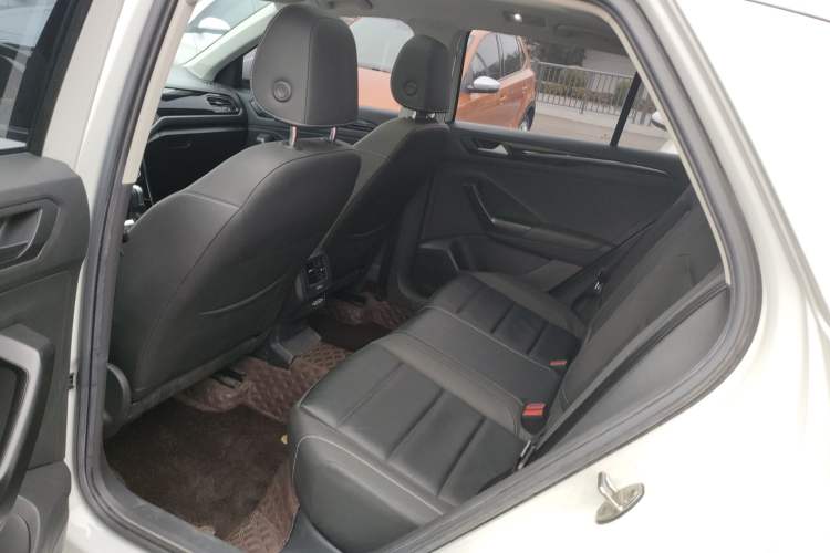 Used Volkswagen T-ROC 2022 280TSI DSG Two-Wheel Drive Comfort PLUS Left Rear Seat