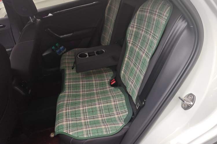Used Volkswagen T-ROC 2022 280TSI DSG Two-Wheel Drive R-Line Pro PLUS Left Rear Seat
