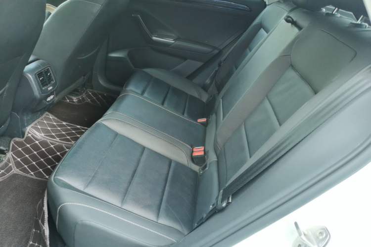 Used Volkswagen T-ROC 2022 280TSI DSG Two-Wheel Drive Comfort PLUS Left Rear Seat