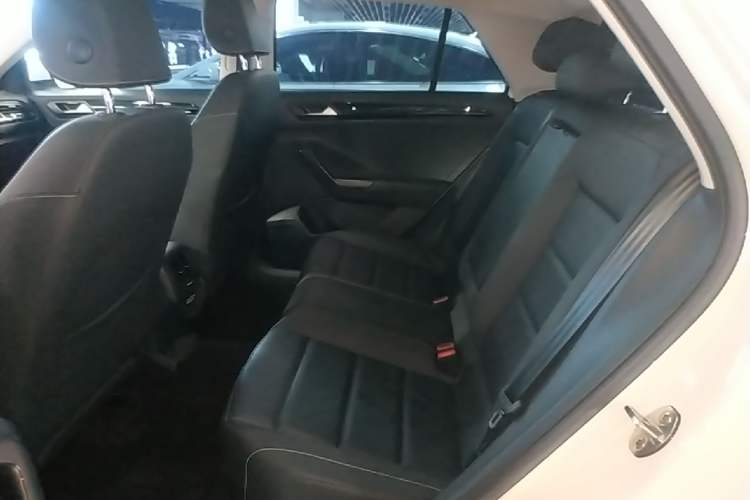 Used Volkswagen T-ROC 2022 280TSI DSG Two-Wheel Drive Comfort PLUS Left Rear Seat