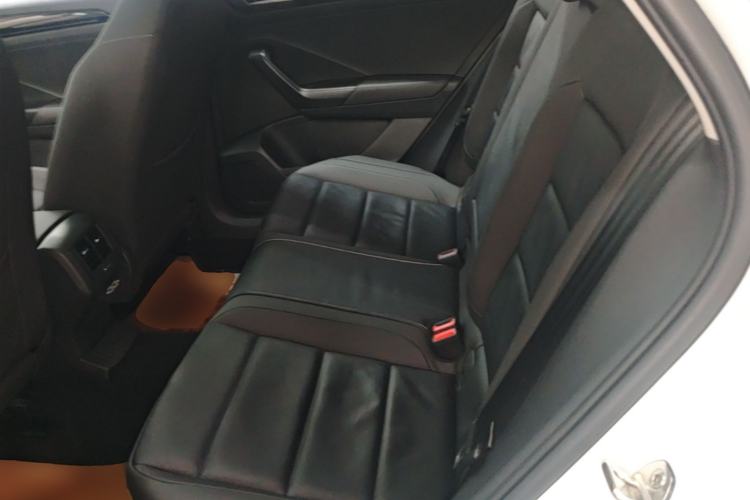 Used Volkswagen T-ROC 2022 280TSI DSG Two-Wheel Drive Comfort PLUS Left Rear Seat