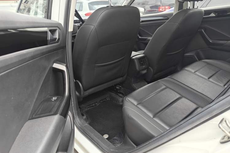 Used Volkswagen T-ROC 2022 280TSI DSG Two-Wheel Drive Comfort PLUS Left Rear Seat
