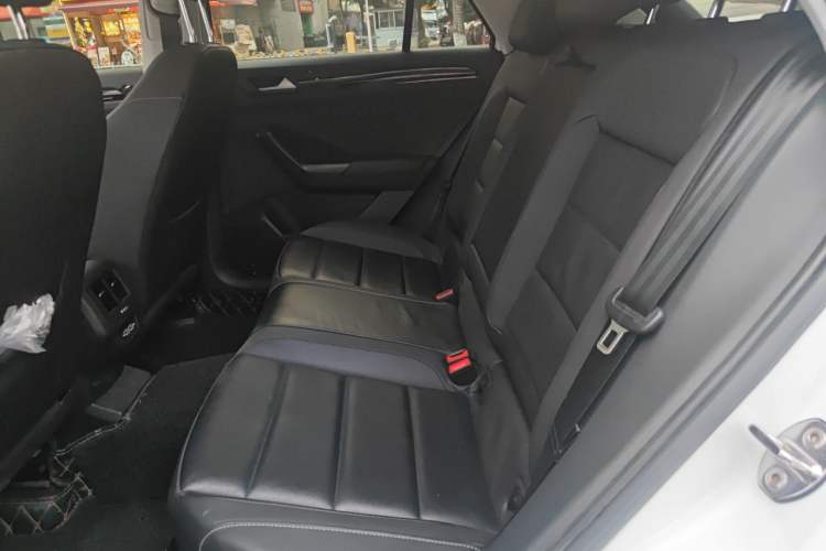 Used Volkswagen T-ROC 2022 280TSI DSG Two-Wheel Drive Comfort PLUS Left Rear Seat