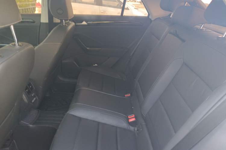 Used Volkswagen T-ROC 2022 280TSI DSG Two-Wheel Drive Comfort PLUS Left Rear Seat
