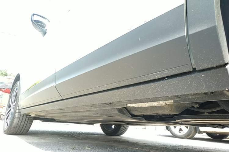 Used Volkswagen T-ROC 2022 280TSI DSG Two-Wheel Drive Elite PLUS Left Side Sill