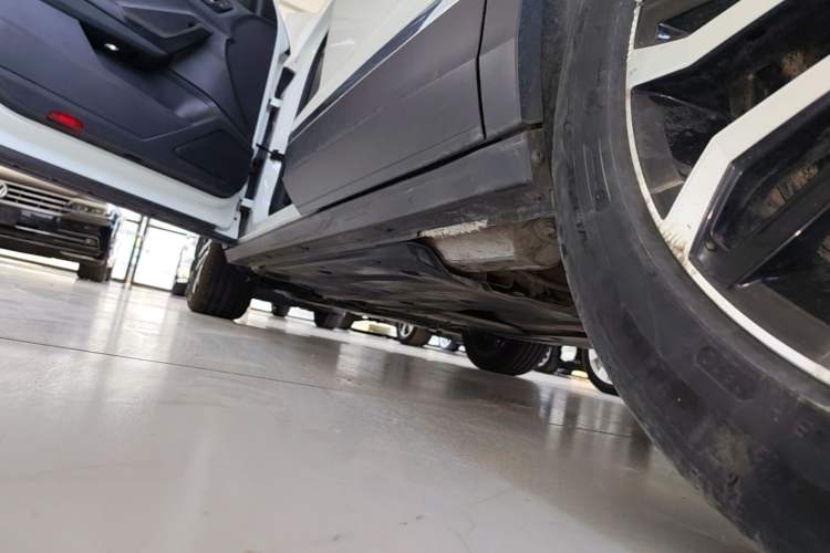 Used Volkswagen T-ROC 2022 280TSI DSG Two-Wheel Drive Comfort PLUS Left Side Sill