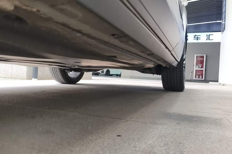 Used Volkswagen T-ROC 2022 280TSI DSG Two-Wheel Drive Elite PLUS Left Side Sill