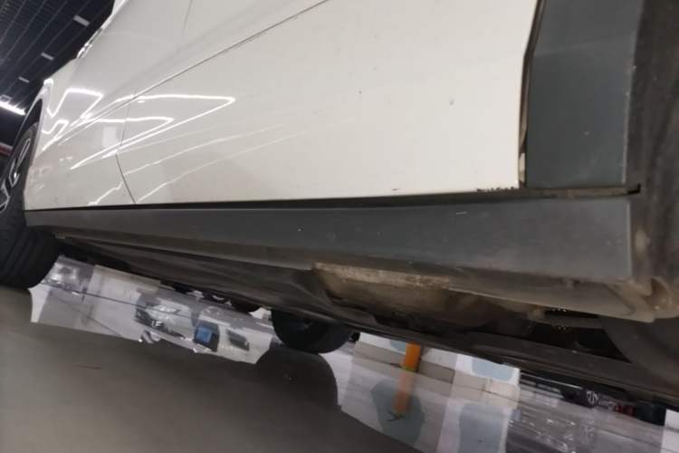 Used Volkswagen T-ROC 2022 280TSI DSG Two-Wheel Drive R-Line Pro PLUS Left Side Sill
