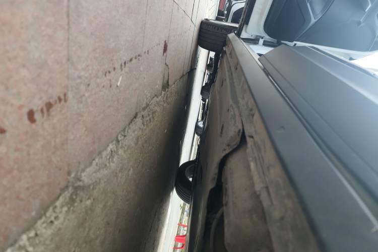 Used Volkswagen T-ROC 2022 280TSI DSG Two-Wheel Drive Elite PLUS Left Side Sill