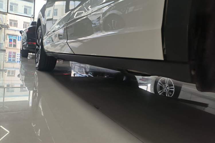 Used Volkswagen T-ROC 2022 280TSI DSG Two-Wheel Drive R-Line Pro PLUS Left Side Sill