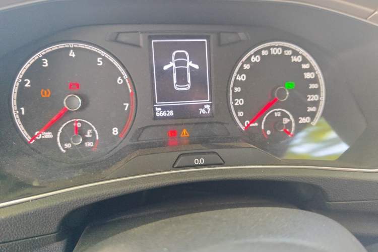 Used Volkswagen T-ROC 2022 280TSI DSG Two-Wheel Drive Elite PLUS Odometer Close Up