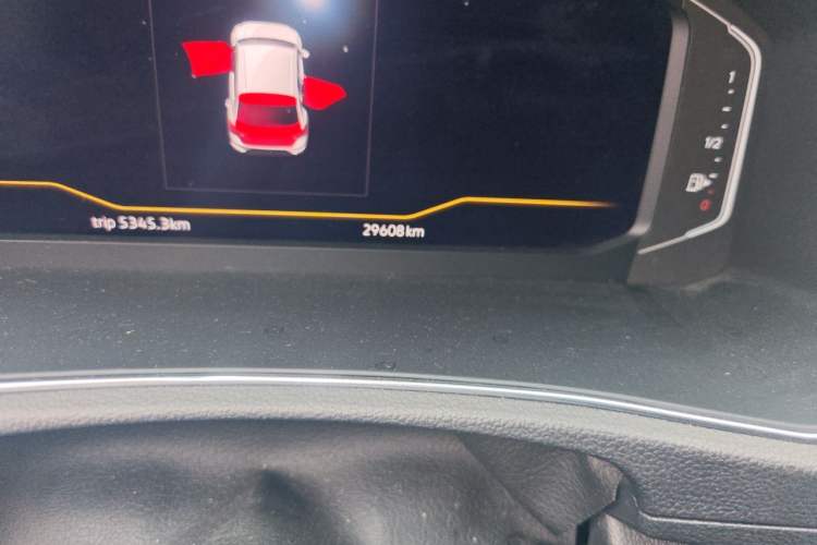 Used Volkswagen T-ROC 2022 280TSI DSG Two-Wheel Drive Elite PLUS Odometer Close Up