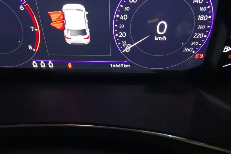 Used Volkswagen T-ROC 2022 280TSI DSG Two-Wheel Drive Comfort PLUS Odometer Close Up