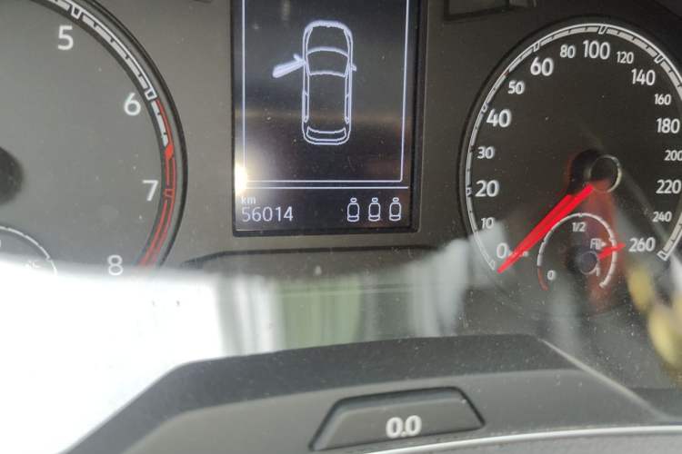 Used Volkswagen T-ROC 2022 280TSI DSG Two-Wheel Drive Elite PLUS Odometer Close Up