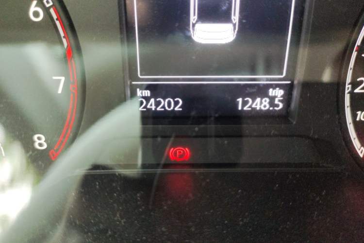 Used Volkswagen T-ROC 2022 280TSI DSG Two-Wheel Drive Elite PLUS Odometer Close Up