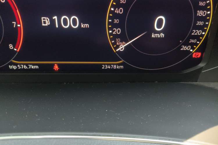 Used Volkswagen T-ROC 2022 280TSI DSG Two-Wheel Drive Elite PLUS Odometer Close Up