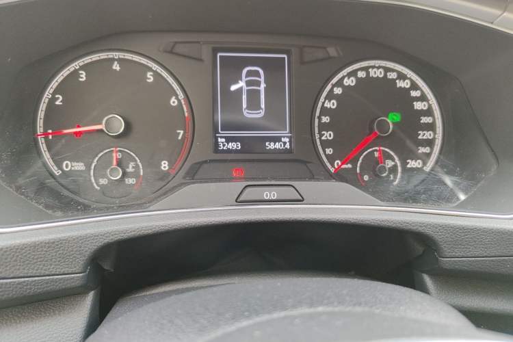 Used Volkswagen T-ROC 2022 280TSI DSG Two-Wheel Drive Elite PLUS Odometer Close Up