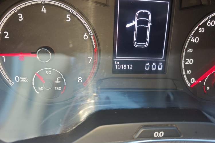 Used Volkswagen T-ROC 2022 280TSI DSG Two-Wheel Drive Elite PLUS Odometer Close Up