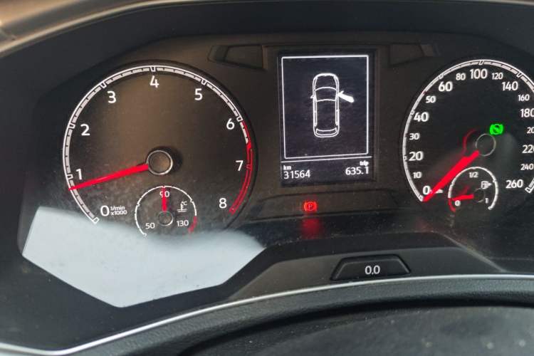 Used Volkswagen T-ROC 2022 280TSI DSG Two-Wheel Drive Elite PLUS Odometer Close Up