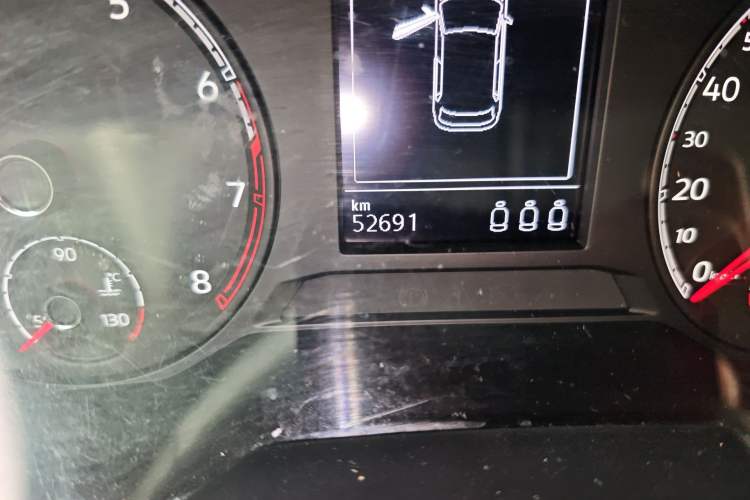 Used Volkswagen T-ROC 2022 280TSI DSG Two-Wheel Drive Elite PLUS Odometer Close Up