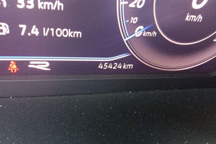 Used Volkswagen T-ROC 2022 280TSI DSG Two-Wheel Drive Elite PLUS Odometer Close Up
