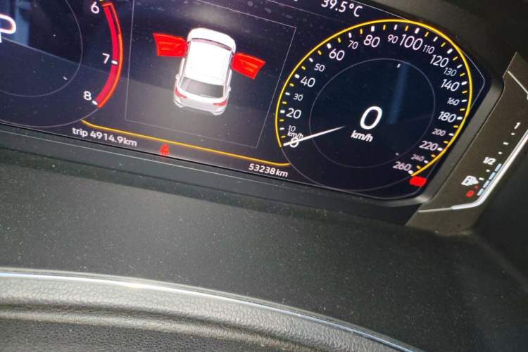 Used Volkswagen T-ROC 2022 280TSI DSG Two-Wheel Drive Elite PLUS Odometer Close Up
