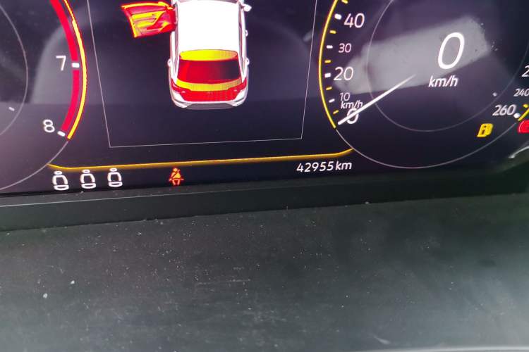 Used Volkswagen T-ROC 2022 280TSI DSG Two-Wheel Drive Comfort PLUS Odometer Close Up