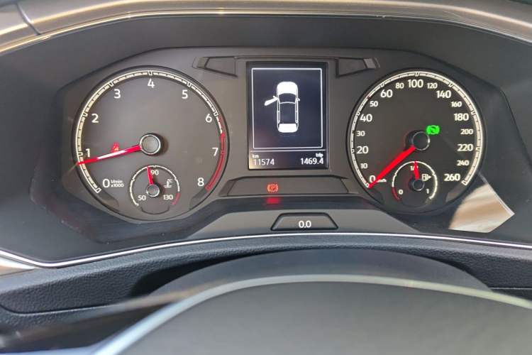 Used Volkswagen T-ROC 2022 280TSI DSG Two-Wheel Drive Elite PLUS Odometer Close Up