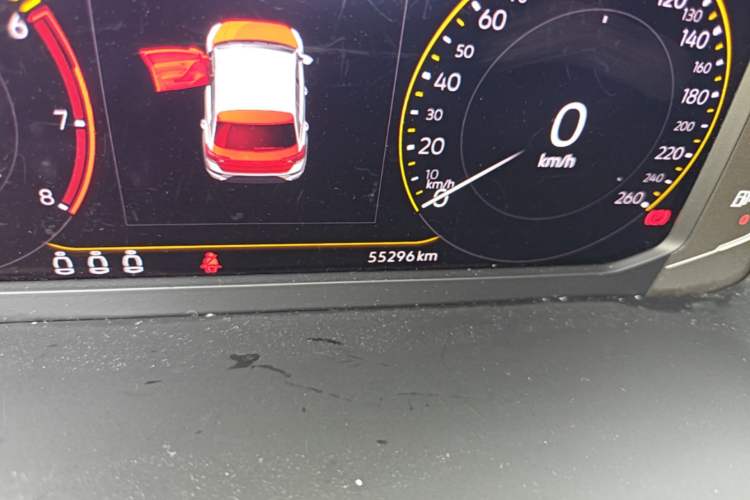 Used Volkswagen T-ROC 2022 280TSI DSG Two-Wheel Drive Comfort PLUS Odometer Close Up