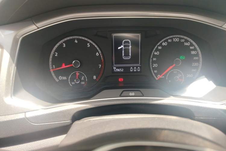 Used Volkswagen T-ROC 2022 280TSI DSG Two-Wheel Drive Elite PLUS Odometer Close Up