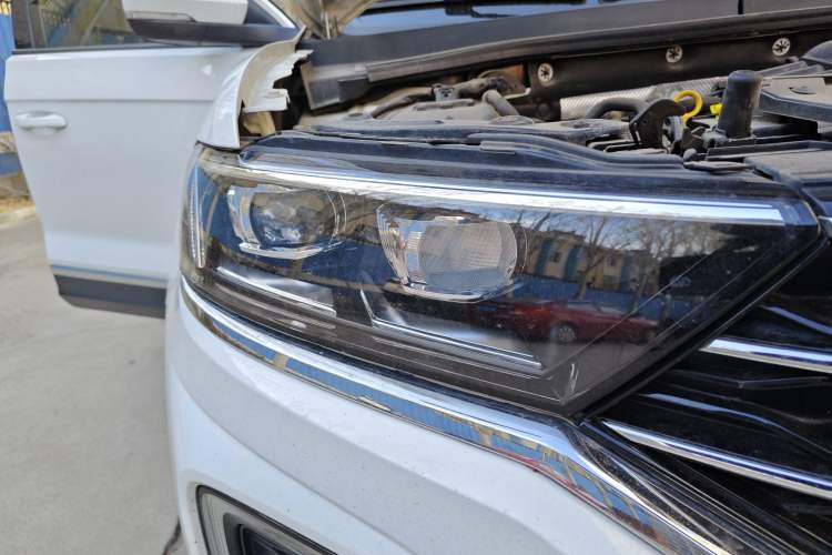 Used Volkswagen T-ROC 2022 280TSI DSG Two-Wheel Drive Elite PLUS Right Front Headlight