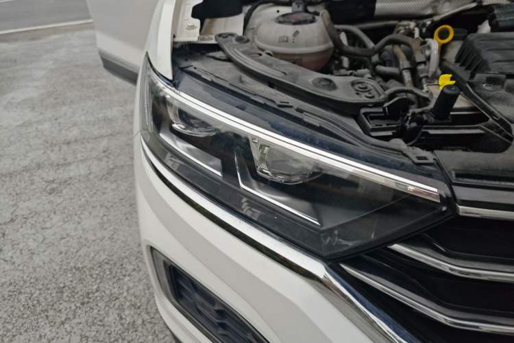 Used Volkswagen T-ROC 2022 280TSI DSG Two-Wheel Drive Comfort PLUS Right Front Headlight