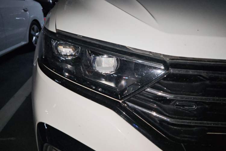 Used Volkswagen T-ROC 2022 280TSI DSG Two-Wheel Drive R-Line Pro PLUS Right Front Headlight