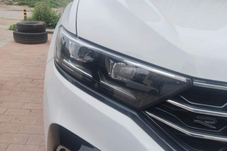 Used Volkswagen T-ROC 2022 280TSI DSG Two-Wheel Drive R-Line Pro PLUS Right Front Headlight