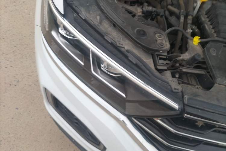 Used Volkswagen T-ROC 2022 280TSI DSG Two-Wheel Drive Elite PLUS Right Front Headlight