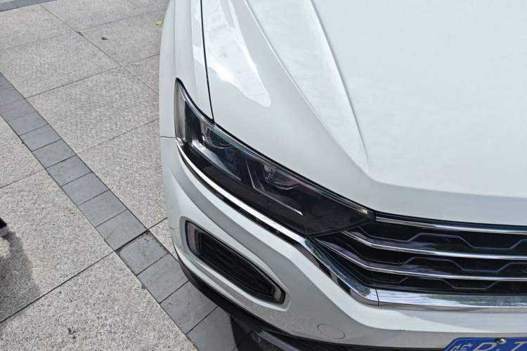 Used Volkswagen T-ROC 2022 280TSI DSG Two-Wheel Drive Elite PLUS Right Front Headlight