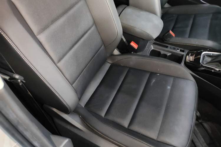 Used Volkswagen T-ROC 2022 280TSI DSG Two-Wheel Drive Comfort PLUS Right Front Seat